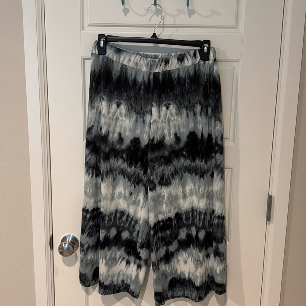 JM Collection Black & Gray Tie-Dye Pull On Culottes